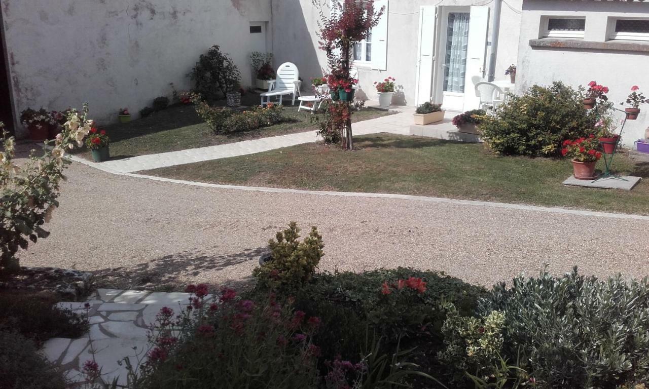 Gite Sur L'Estuaire De La Gironde Saint-Seurin-d'Uzet 外观 照片