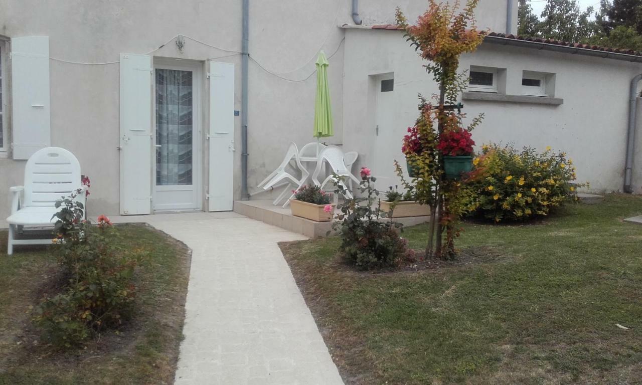 Gite Sur L'Estuaire De La Gironde Saint-Seurin-d'Uzet 外观 照片